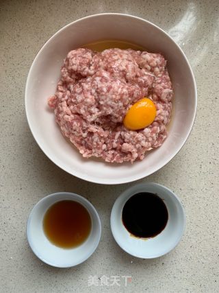 面筋塞肉的做法步骤：1