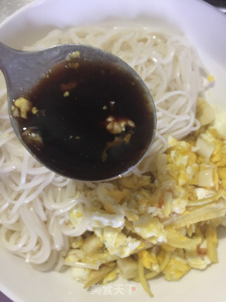 懒人餐 姜蒜蛋拌面的做法步骤：7