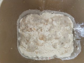 全麦红豆沙软欧的做法步骤：2