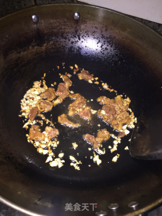 韭菜炒豆腐皮的做法步骤：2