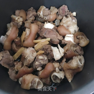 黑木耳花菇焖猪蹄的做法步骤：9