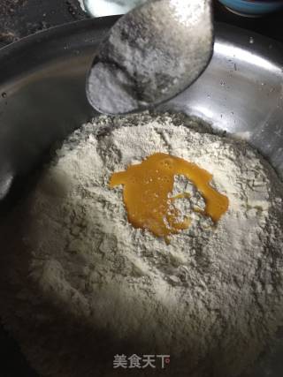 手工擀面条的做法步骤：2