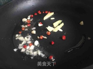芹菜香干炒肉的做法步骤：2