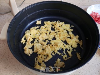 腊肠芦笋炒鸭蛋的做法步骤：6