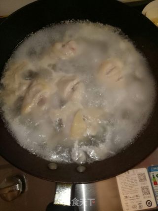 当归黄芪鸡腿汤的做法步骤：1