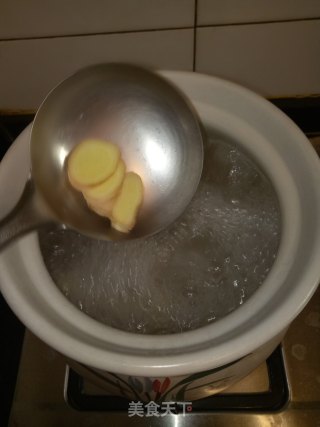 当归黄芪鸡腿汤的做法步骤：3