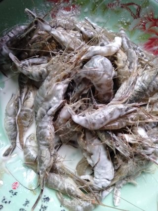 椒盐脆虾的做法步骤：1