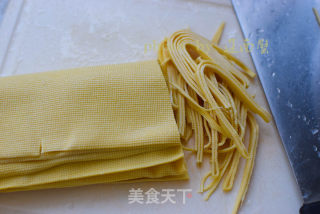 荆芥拌豆皮的做法步骤：1