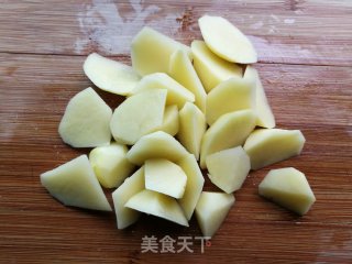 土豆烧豆角的做法步骤：2