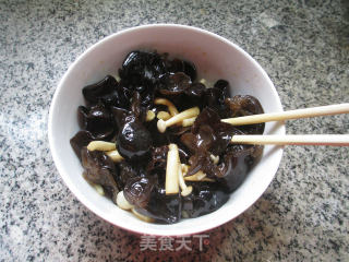 凉拌海鲜菇黑木耳的做法步骤：9