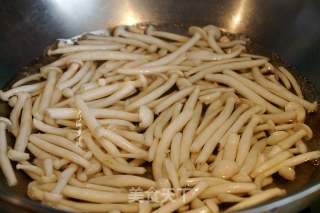 白玉菇炒瘦肉丝的做法步骤：4