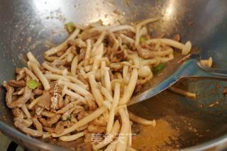 白玉菇炒瘦肉丝的做法步骤：8