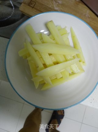 炸薯条的做法步骤：2
