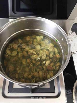 爆炒花蛤的做法步骤：2