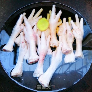 红烧鸡爪的做法步骤：3