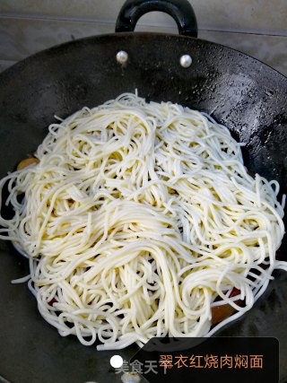 翠衣红烧肉焖面的做法步骤：14