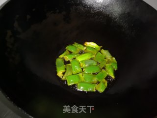葱香手抓饼的做法步骤：1