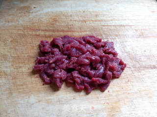 小炒牛肉的做法步骤：1