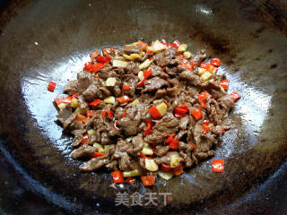 小炒牛肉的做法步骤：8