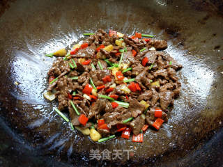 小炒牛肉的做法步骤：9