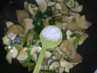 土豆片炒角瓜的做法步骤：8