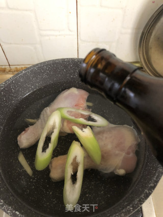 柠檬手撕鸡腿的做法步骤：2