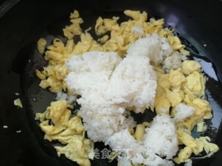 蛋炒饭的做法步骤：5