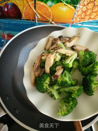 蒜香鲍鱼西兰花的做法步骤：11