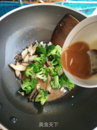 蒜香鲍鱼西兰花的做法步骤：13