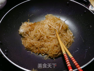 叉烧椰菜炒细粉的做法步骤：6