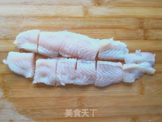 西兰花清炒龙利鱼的做法步骤：1