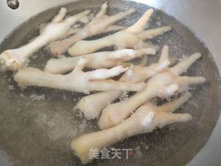 鸡爪烧鹌鹑蛋的做法步骤：2