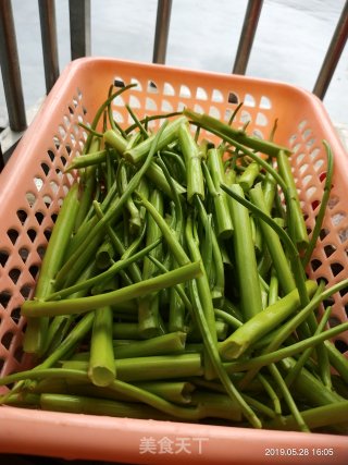 酸辣空心菜梗的做法步骤：1