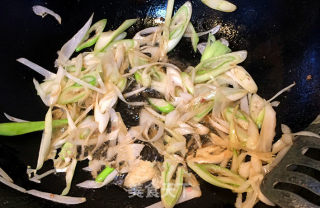 把鸭肉当肉丝一样炒的做法步骤：3