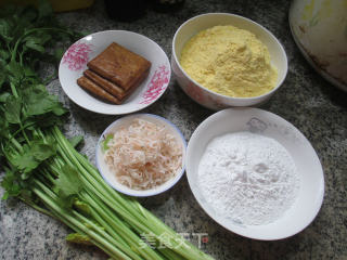 虾皮香干芹菜馅玉米团的做法步骤：1