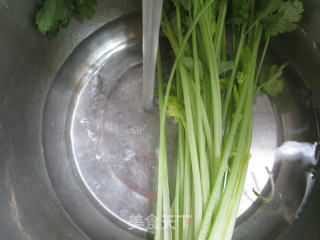 虾皮香干芹菜馅玉米团的做法步骤：3
