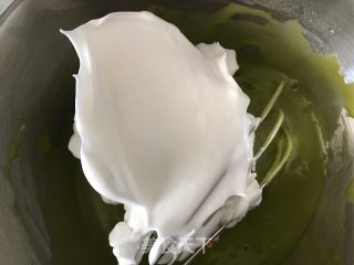 青汁戚风蛋糕的做法步骤：10