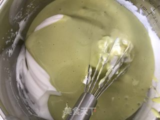 青汁戚风蛋糕的做法步骤：11