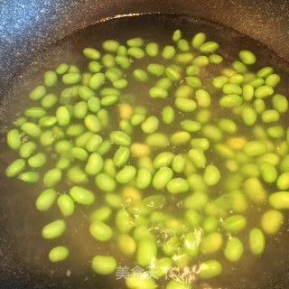 丝瓜烧毛豆的做法步骤：3