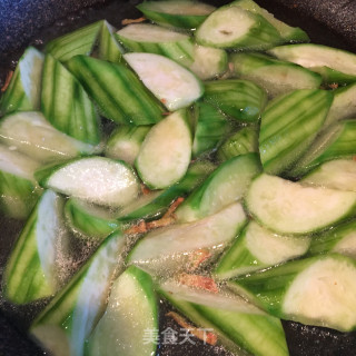 丝瓜烧毛豆的做法步骤：6