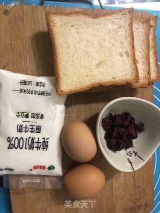蔓越莓吐司布丁的做法步骤：1