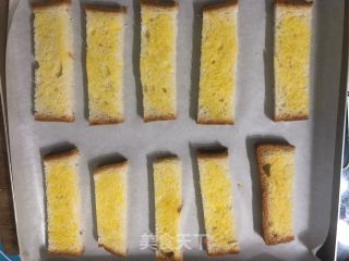 酥脆吐司条的做法步骤：4