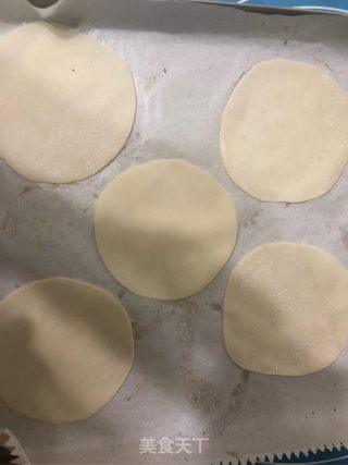 饺子皮披萨的做法步骤：3