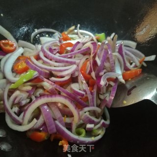 洋葱炒肉的做法步骤：3