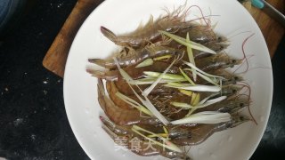 白灼虾的做法步骤：1