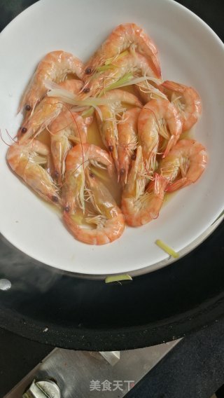 白灼虾的做法步骤：2