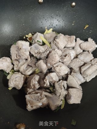 土豆焖排骨的做法步骤：5