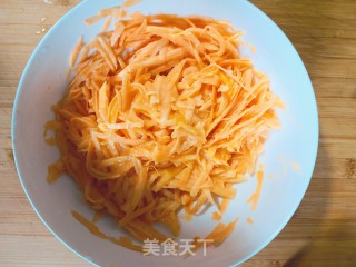半小时早餐（一）无油干煎红薯饼的做法步骤：1