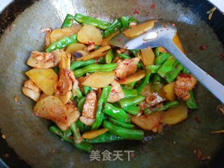 土豆豆角炒五花肉的做法步骤：12