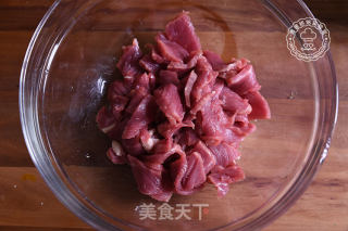 粉蒸牛肉的做法步骤：1